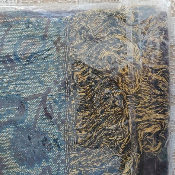 Paisley scraf, warm colors, fringe, Celebrating Home New unopened bag - Picture 7 of 7